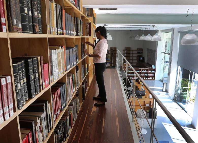 La biblioteca se ubica en el primer piso de la Casa del Encuentro. El catálogo de libros se puede hacer a través de la página web del museo. FOTO donaldo zuluaga