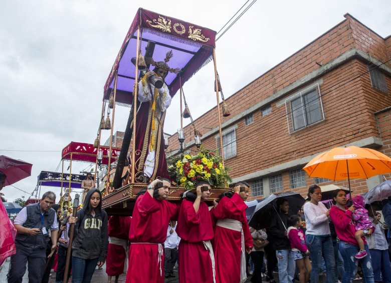 Procesión de Semana Santa en Belén, Medellín. FOTO ESTEBAN VANEGAS