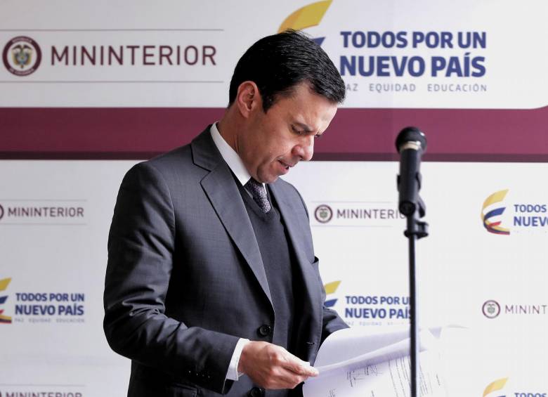 El saliente ministro del Interior, Guillermo Rivera, pidió a la Sala civil del Consejo de Estado aclarar la fecha que tienen los funcionarios públicos para no quedar inhabilitados. FOTO Colprensa
