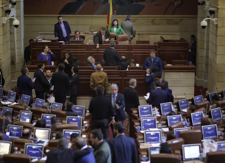 El ‘Pacto por Colombia, pacto por la equidad’ logró luz verde en el Congreso el viernes. Aún falta un segundo debate. FOTO Colprensa