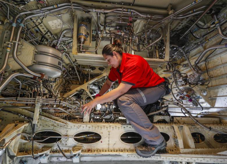 Técnicos de avión, héroes en tierra de la navegación aérea