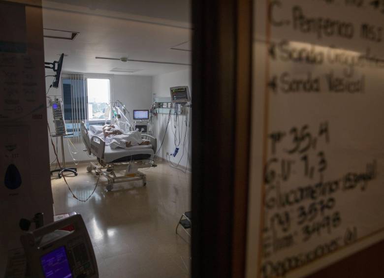 De acuerdo con el Ministerio de Salud, entre el sábado pasado y este lunes llegan al país al menos 600 mil ampollas de fentanilo, fundamental para el tratamiento en una UCI. FOTO Edwin Bustamante