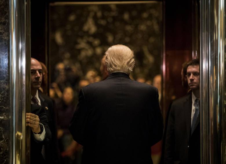 Donald Trump, como candidato y presidente electo, trató de mentirosos a medios de comunicación que le criticaron no solo sus ideas; también sus actitudes. FOTO afp