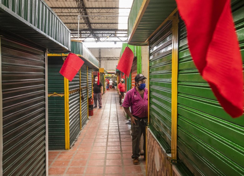 El sector de Chócolos está cerrado, esperando del aval de la Secretaría de Salud. Pusieron trapos rojos en señal de auxilio. FOTO Carlos Velásquez