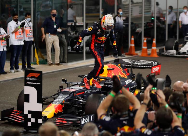 El piloto holandés, que salió de la pole, conservó el primer lugar durante toda la carrera. FOTO AFP