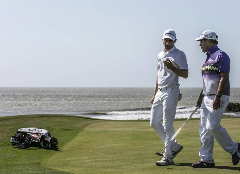 Villegas jugaba al lado de Juan Pablo Montoya, piloto de la Indy y otro de los invitados por los organizadores del Championship de Cartagena que arrancará el jueves. FOTO AFP
