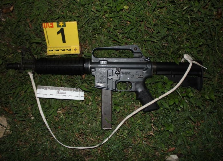 Arma encontrada en la finca. FOTO CORTESÍA FISCALÍA 