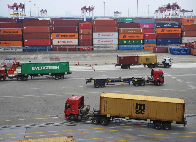 En plenas tensiones comerciales con Estados Unidos, el crecimiento anual de la economía china cayó a 6,2% en el segundo trimestre, su nivel más bajo en 27 años pese a los esfuerzos del gobierno de Pekín. Foto: Reuters
