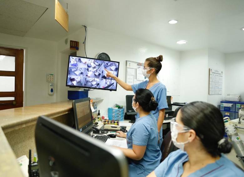 Dos hospitales en Itagüí y en Envigado recibieron nuevas unidades de servicio UCI para atender la crisis. FOTO: Cortesía Gobernación de Antioquia. 