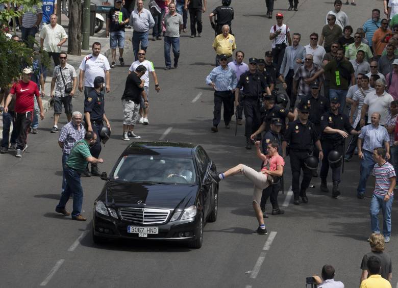 En España se han presentado fuertes protestas por el servicio. FOTO AP.