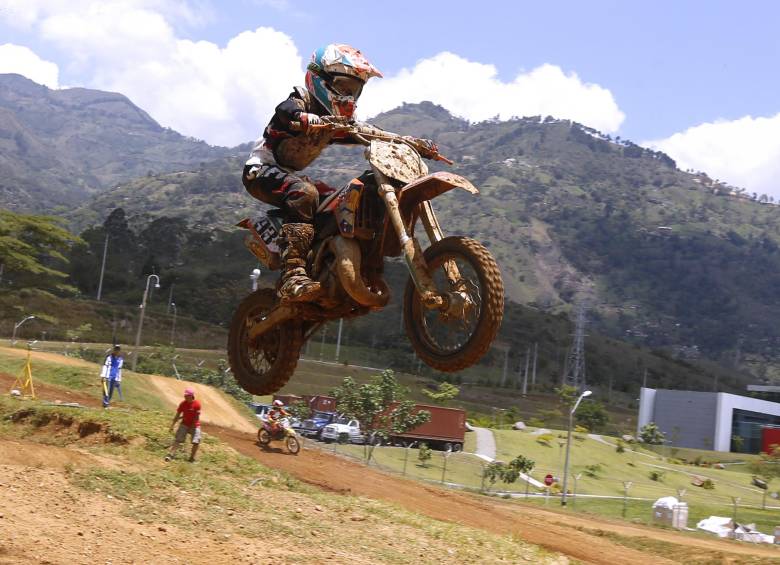 Miguel Olarte se muestra como una de las grandes promesas del motocrós en Antioquia y Colombia. FOTO Juan Antonio Sánchez