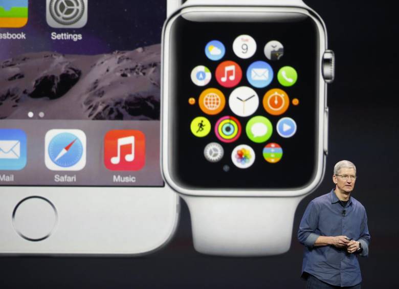 Es el primer producto desarrollado bajo el liderazgo de Tim Cook, un reloj con el que espera transformar el mercado de los accesorios tecnológicos. FOTO Reuters