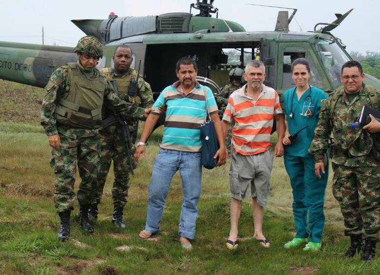 Al parecer los dos conductores se encuentran bien de salud, sin embargo en la sede de la Brigada XV se les realizarán varios exámenes médicos. CORTESÍA EJÉRCITO