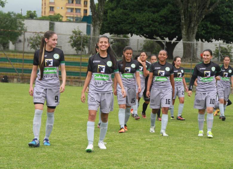 Optimistas viajaron las jugadoras de Antioquia al zonal nacional. Formas Íntimas aporta 14, dijo Liliana Zapata. FOTO Cortesía LAF