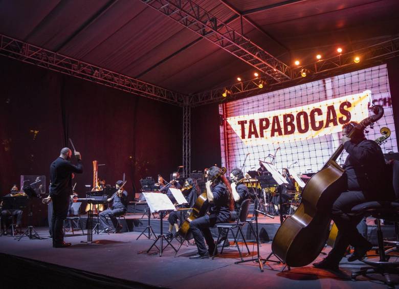 El concierto estuvo acompañado por una experiencia audiovisual que contó con imágenes capturadas por Juan Fernando Ospina durante estos meses de pandemia. FOTO carlos velásquez