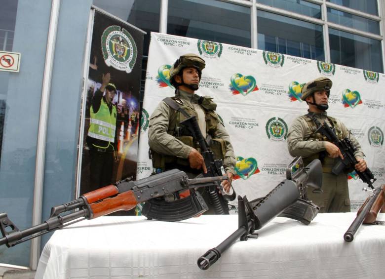Entre el armamento habían varias clases de fusiles. FOTO: POLICÍA