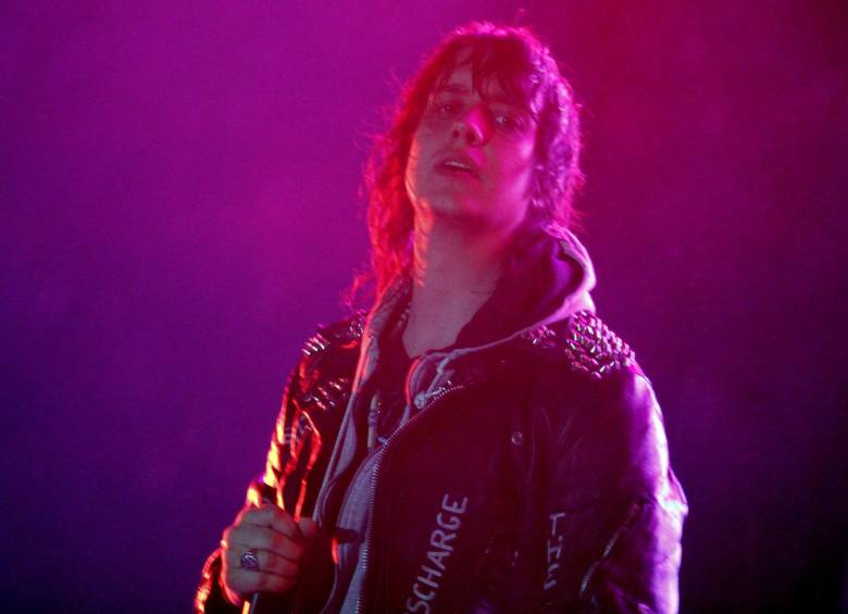 Casablancas nació en Nueva York el 23 de agosto de 1978, tiene 38 años y es vocalista de The Strokes. 