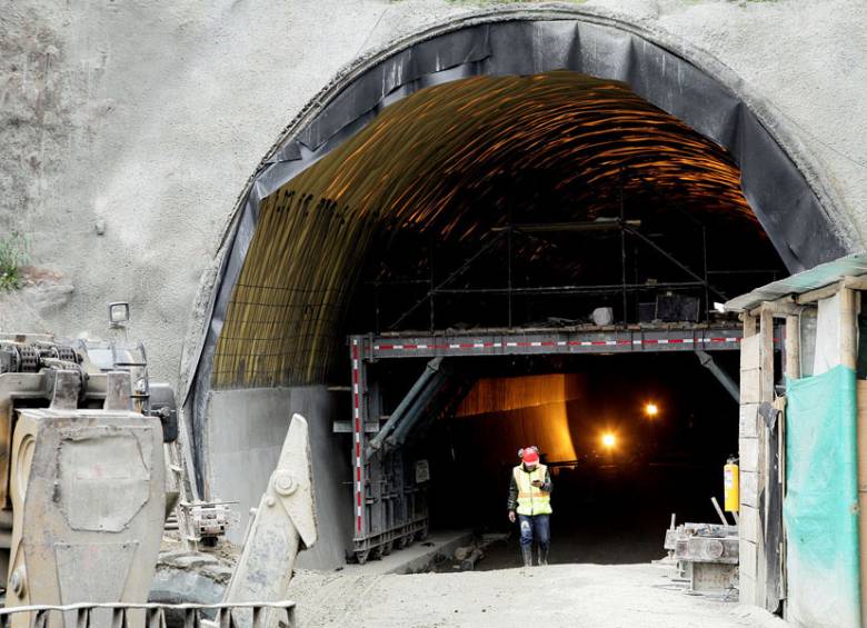 La obra tiene como objetivo la consolidación de un gran corredor vial, conformado por un túnel principal, otros 20 túneles y 24 viaductos los cuales están a cargo de Carlos Collins. FOTO colprensa