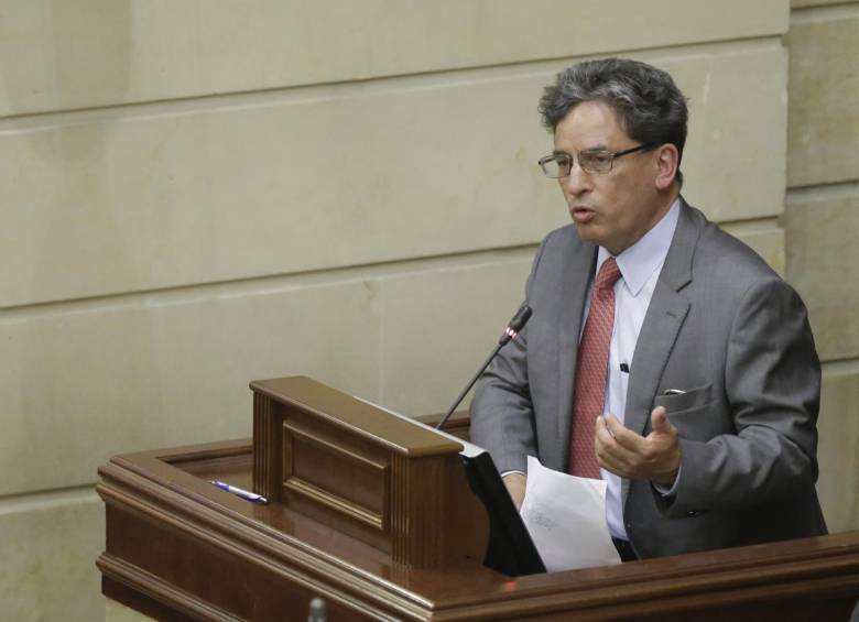 La propuesta que buscaba recaudar 14 billones de pesos, se transform+o y va en $7,5 billones para el próximo año. Foto Colprensa
