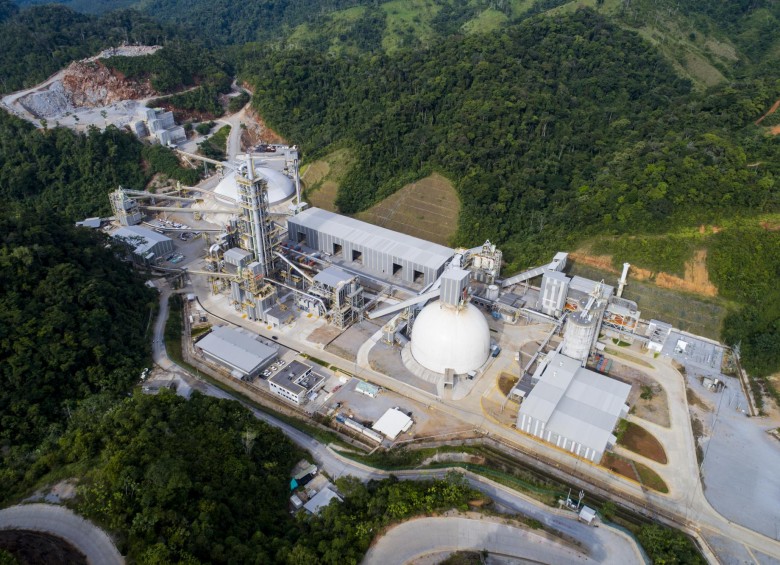 La planta cementera de la multinacional Cemex en el corregimiento La Susana, de Maceo, Antioquia. Foto: Juan David Úsuga