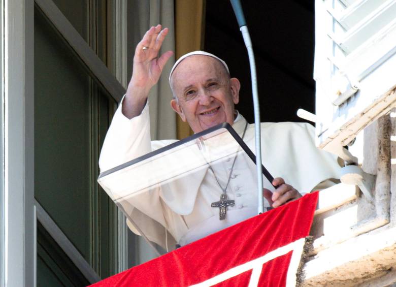 Papa Francisco pide rescatar a migrantes que están varados en el mar. FOTO EFE