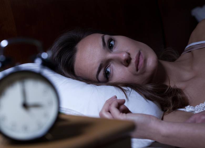 Además de las presiones sociales y al temor de algunas mujeres a estar solas, se suma la presión del llamado reloj biólogico que acorta el tiempo para quienes desean ser madres. FOTO sstock 
