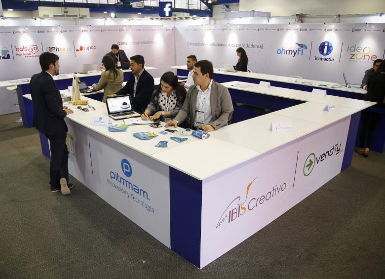 El comercio electrónico es uno de los retos de las pymes, pues solo el 3% tiene un nivel de apropiación hacia lo digital. FOTO colprensa