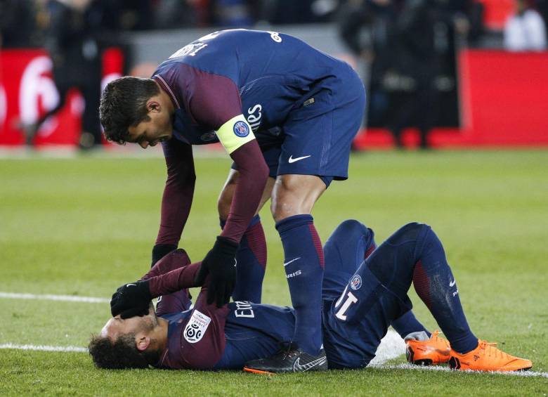 Para Neymar, perderse el duelo de Champions ante Real Madrid es un duro golpe. Pero su prioridad es recuperarse lo mejor posible para no poner en riesgo su sueño mundialista. FOTO AFP