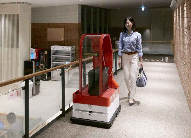 Los robots le ayudan a las personas a llevar sus maletas a la habitación o a guardar elementos en el guardarropas. FOTOS cortesía henn-na.