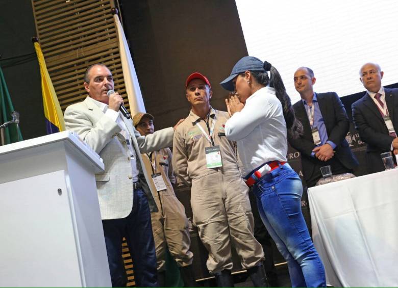 El ministro Aurelio Iragorri se comprometió en Expo Agrofuturo a trabajar con el pequeño campesino. FOTO Cortesía Minagricultura.