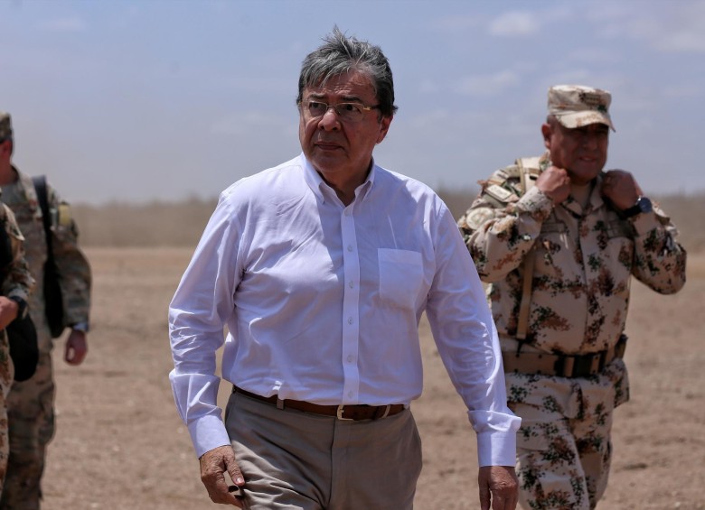 El ministro de Defensa, Carlos Holmes Trujillo, anunció la salida de 12 oficiales de las Fuerzas Militares. Foto Colpresa