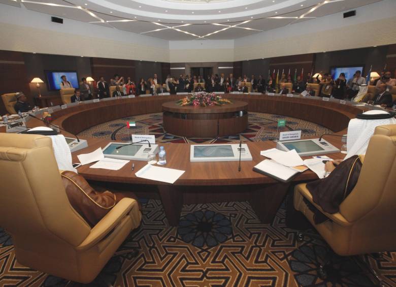 Las naciones de la Opep lograron el miércoles un acuerdo preliminar para reducir producción de crudo por primera vez desde la crisis financiera global de hace ocho años. FOTO AP