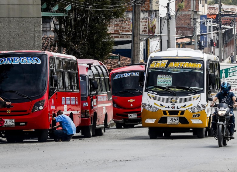 La medida de reorganización del transporte público en Rionegro ha causado controversia. FOTO: Jaime Pérez