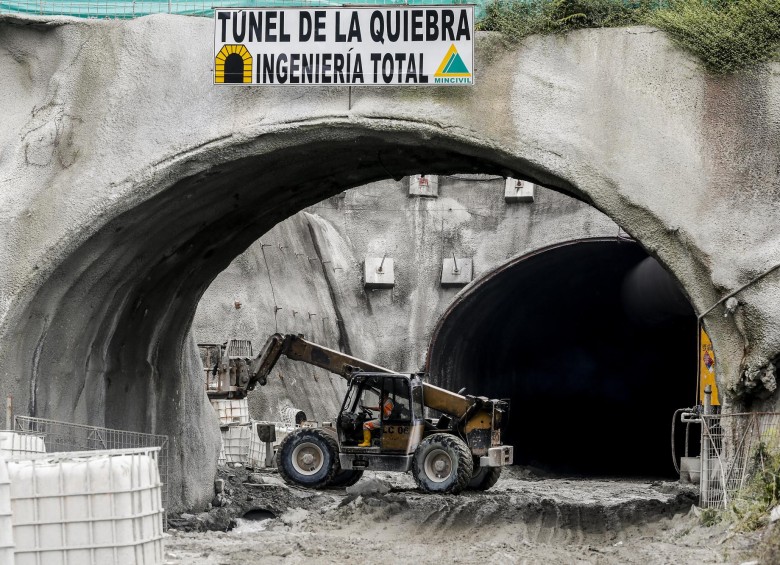 Nuevo túnel de La Quiebra, uno de los tramos de mayor importancia del proyecto. La fotografía fue tomada en octubre de 2019, antes de la unión de los frentes de trabajo al interior del túnel. FOTO: Archivo de Jaime Pérez Munévar. 
