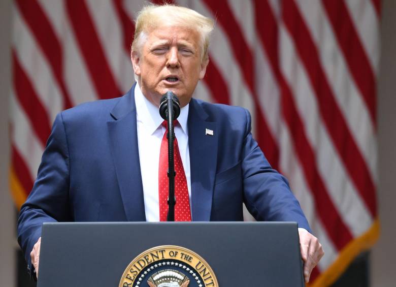 Presidente de Estados Unidos Donald Trump durante la firma de la orden ejecutiva que modificará asuntos policiales. FOTO: AFP