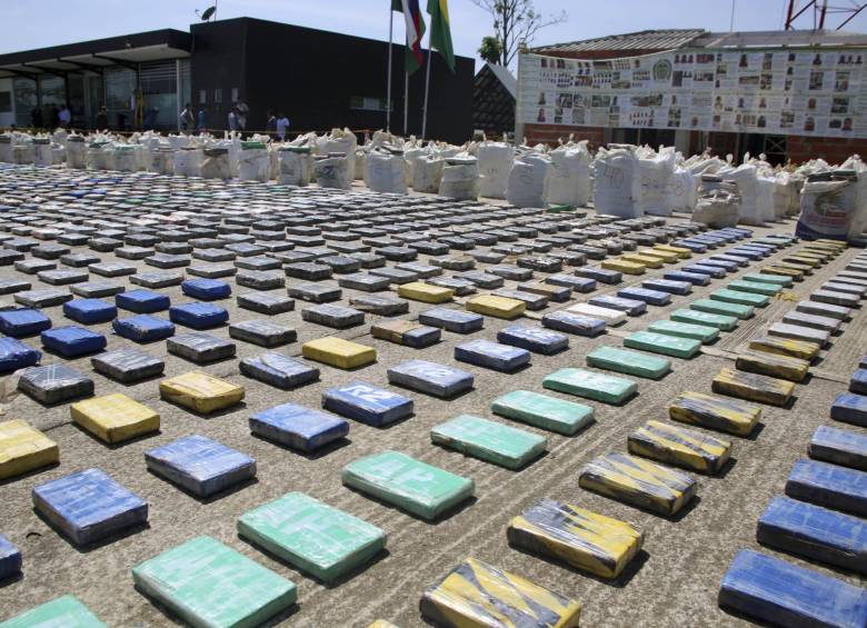 La senadora por California agregó que la legislación también permitirá sancionar a extranjeros que traen químicos a Estados Unidos. FOTO AP