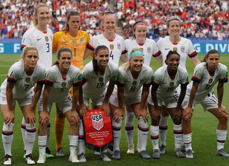 Las estrellas del fútbol femenino unidas por la igualdad salarial. FOTO AFP