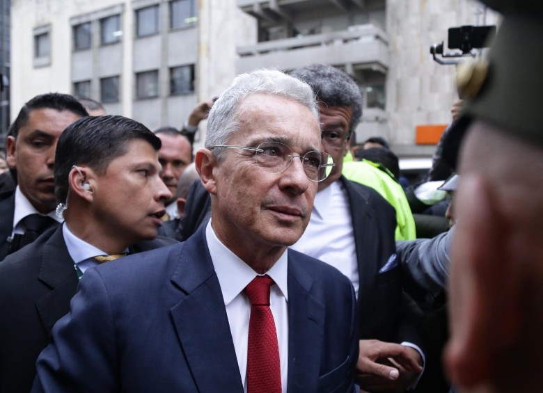 Un juez de segunda instancia tumbó la decisión en contra de Álvaro Uribe. FOTO: Colprensa