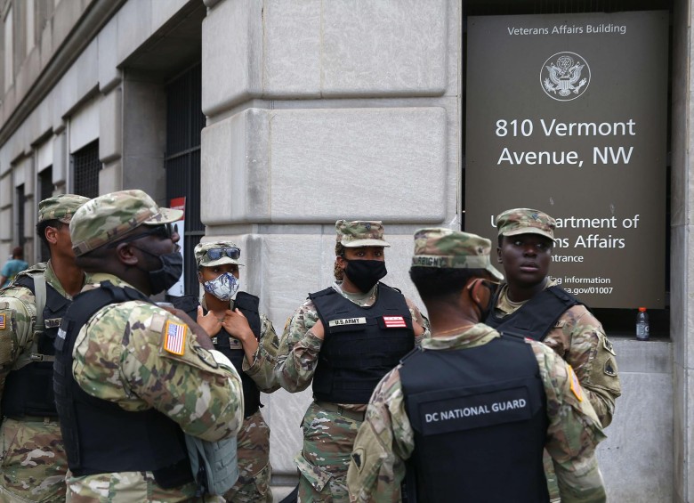 La Guardia Nacional es una fuerza de reserva del ejército estadounidense que puede movilizarse en caso de desastres naturales o disturbios civiles. Foto: AFP
