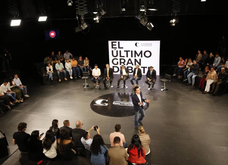 Seis de los siete candidatos participaron la noche del jueves del debate de EL COLOMBIANO y Telemedellín. Foto: Camilo Suárez