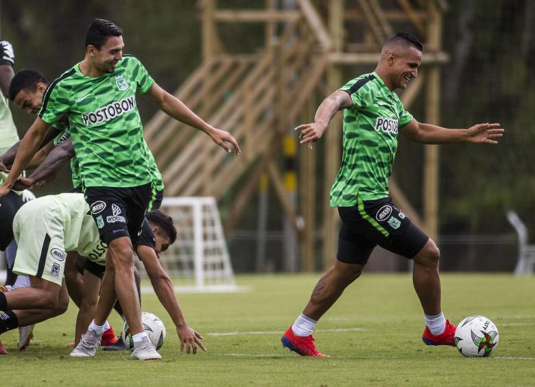 Daniel Bocanegra y Brayan Rovira, dos jugadores que se han consolidado en el esquema propuesto por el técnico brasileño Paulo Autuori, y que serían titulares el sábado. FOTO jaime pérez 