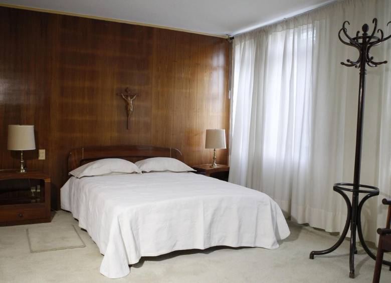 Habitación del Papa en el seminario mayor en Medellín, donde hará la siesta antes del encuentro que tendrá en La Macarena. FotoS EFE