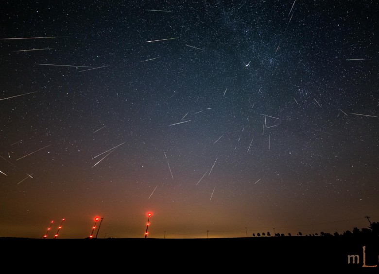 Compilación de varias imágenes don meteoros de las perseidas. Foto m.Lu