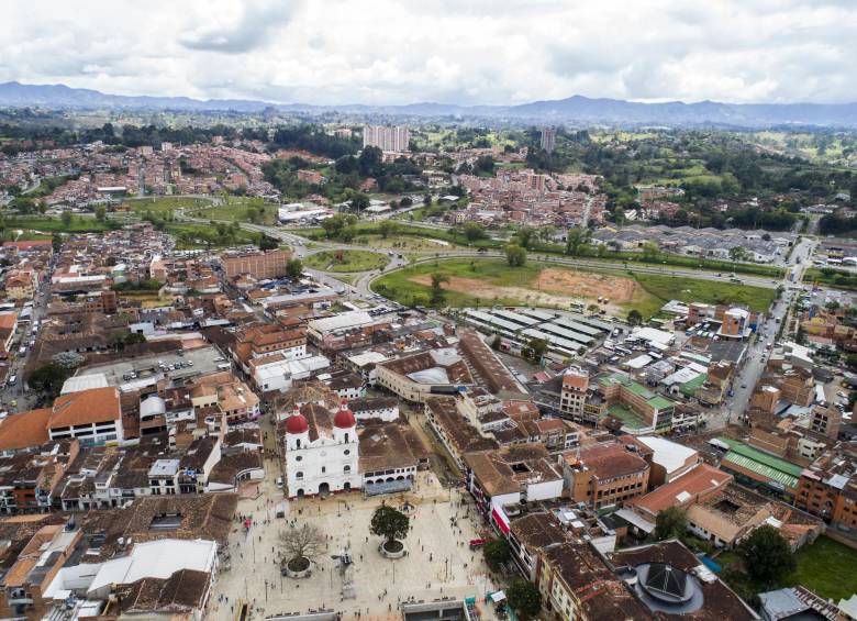 En Rionegro también quedó prohibido ingerir licores embriagantes durante este puente festivo, con el Día del Padre incluido. FOTO ESTEBAN VANEGAS