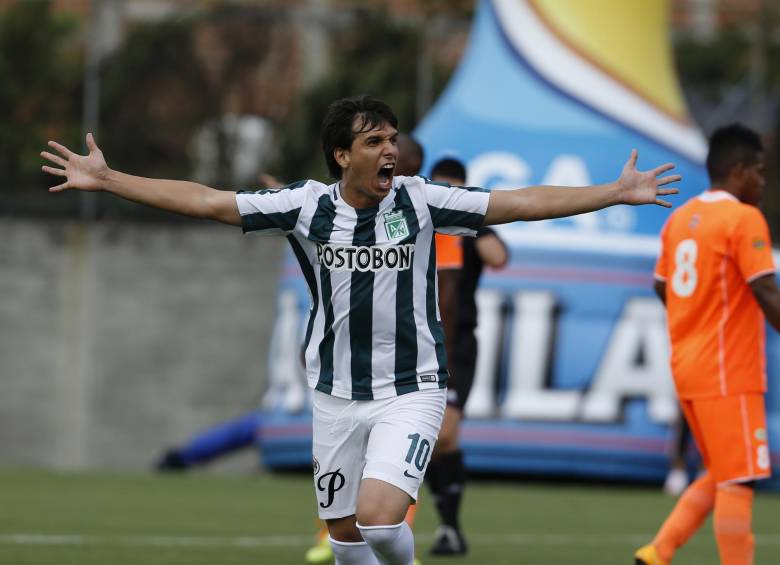 El festejo de Pablo Zeballos tras lograr la segunda anotación en la jornada sabatina. Su buena ubicación y definición lo premiaron ante Envigado. FOTO JUAN ANTONIO SÁNCHEZ