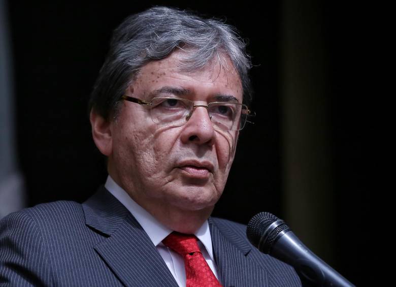 El ministro Carlos Holmes Trujillo pidió a los colombianos colaboración para dar con los responsables de los asesinatos de excombatientes. FOTO: COLPRENSA