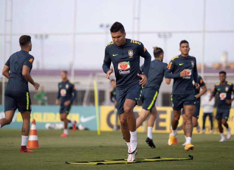 Casemiro, durante la última sesión práctica de Brasil ayer antes de viajar a Lima para el juego de hoy contra Perú. FOTO EFE