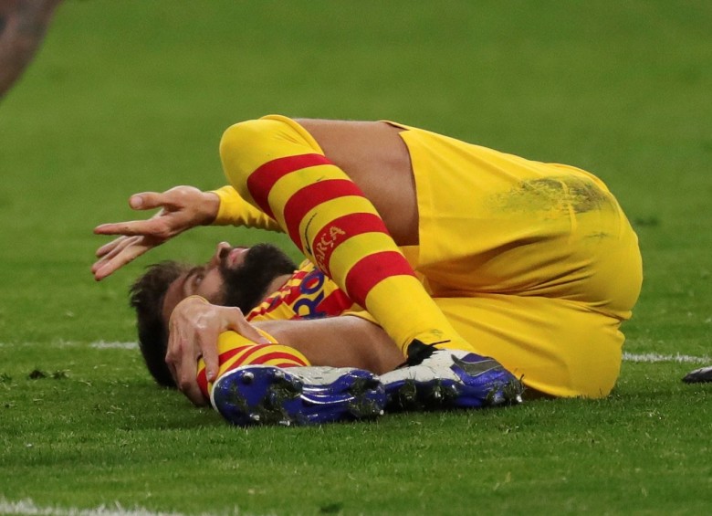 La lesión del zaguero español ocurrió en el duelo ante Atlético de Madrid. FOTO EFE