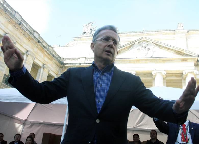El jefe del Centro Democrático, Álvaro Uribe Vélez, empezó a promover una rebelión en contra Santos. FOTO COLPRENSA