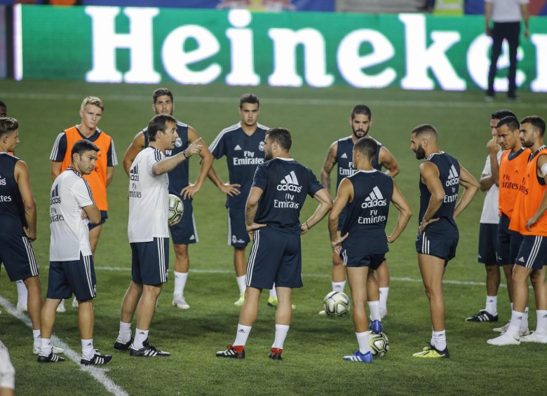 Pese al mal momento que atraviesa el Real Madrid, el nuevo cuerpo técnico liderado por Julen Lopetegui, trata de mantener unido al equipo para los retos que se vienen. FOTO EFE